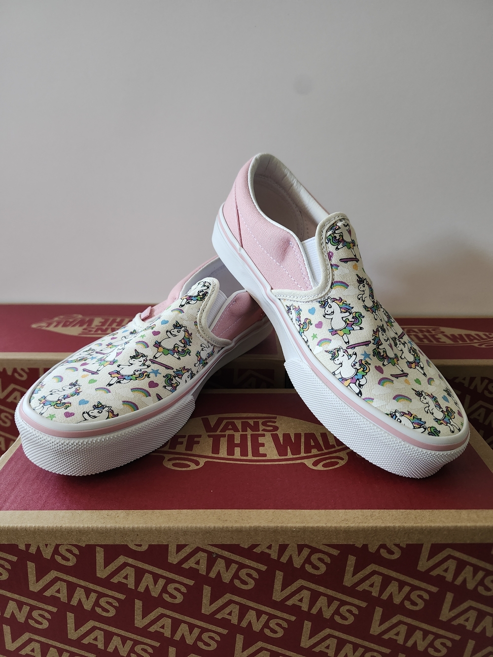 Vans Classic Slip-On Sneakers with Pink Trim and Unicorn Print - US 3